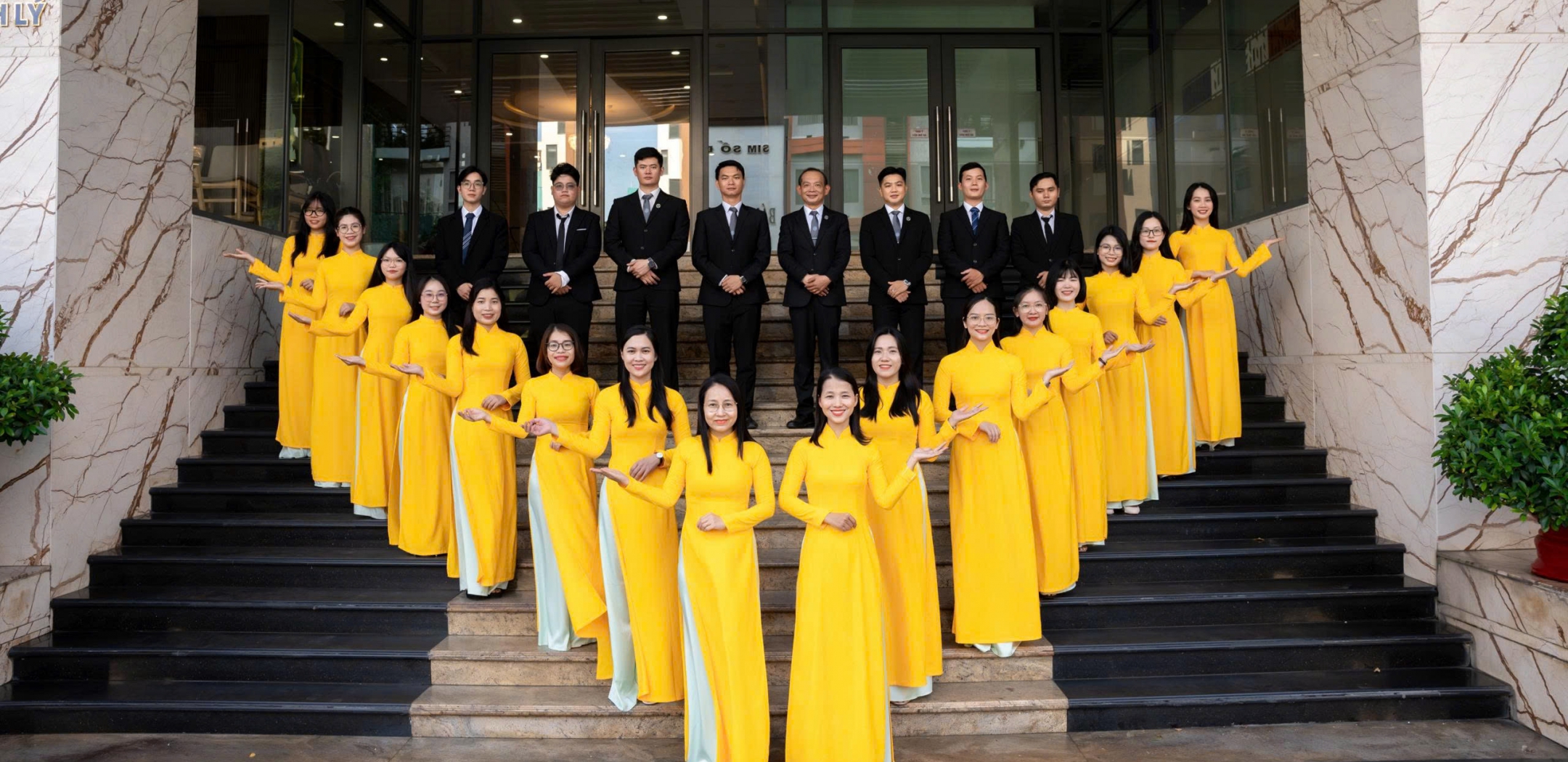 HỘI TỤ CÁC LUẬT SƯ - CỐ VẤN NHIỀU NĂM KINH NGHIỆM TRONG NGÀNH